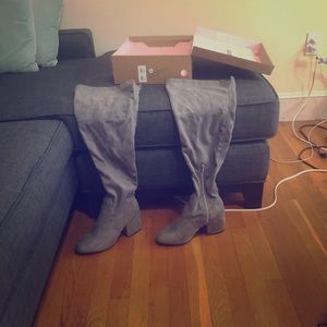 Suede thick heel boots. Top strings missing. Wide